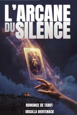 LES ARCANES DU SILENCE: Roman Policier Ésotérique: Thriller mystérieux autour du tarot de Marseille — Enquête criminelle, suspense psychologique et romance cosy